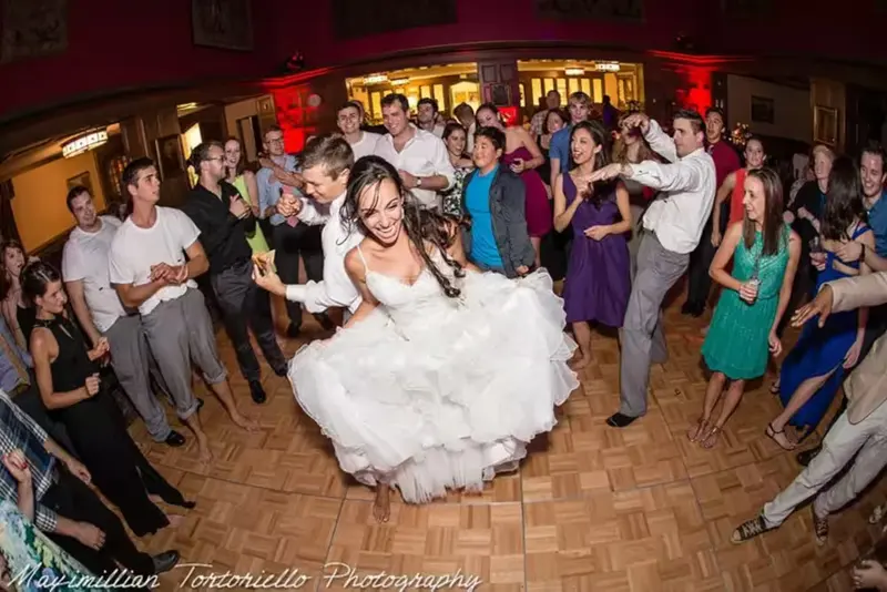 Lights Out Entertainment | Indianapolis DJs for Weddings & Events