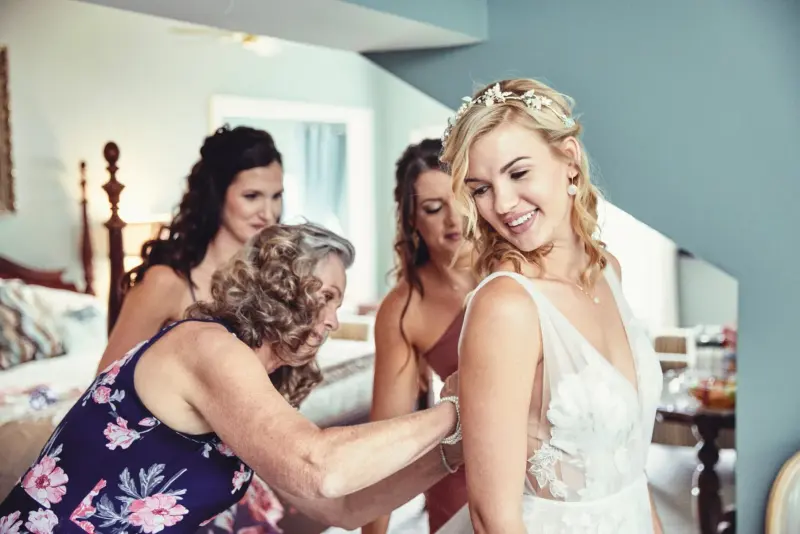 Lindsey L. Green, Independent Hairstylist and Makeup Artist